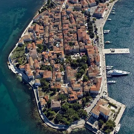 In With Seaview, Terrace, Air Condition, Wifi Apartment Funtana