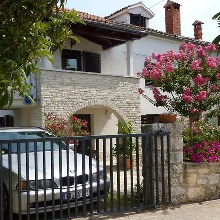 In With Seaview, Terrace, Air Condition, Wifi *