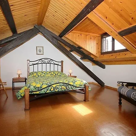 In With Seaview, Terrace, Air Condition, Wifi Funtana